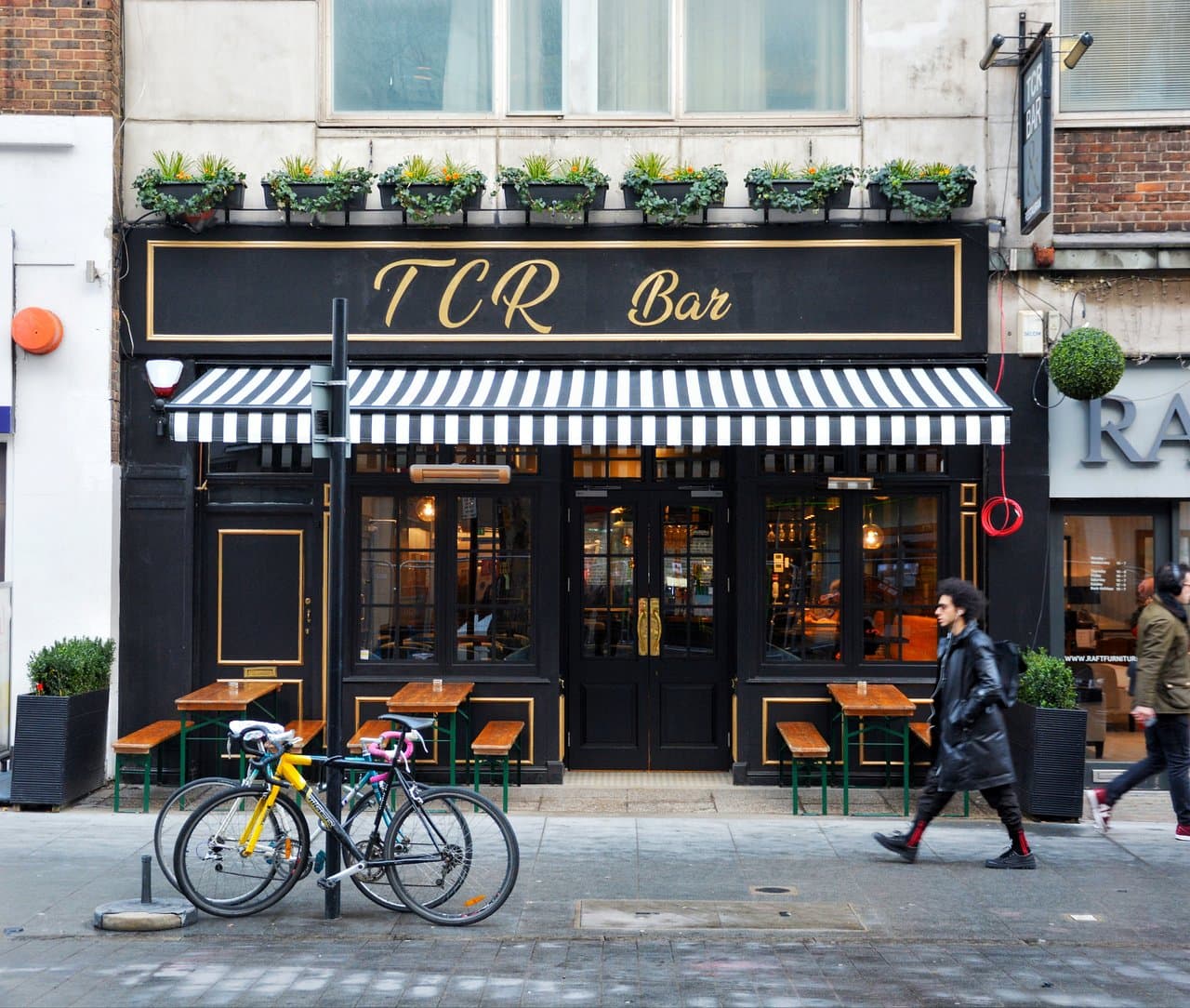 TCR Bar