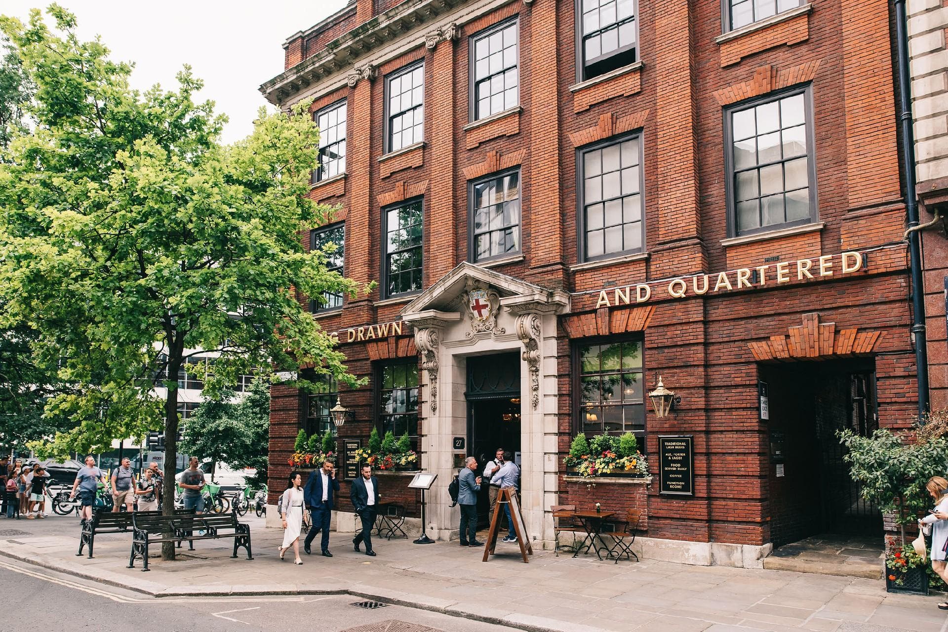 The Hung Drawn & Quartered, EC3